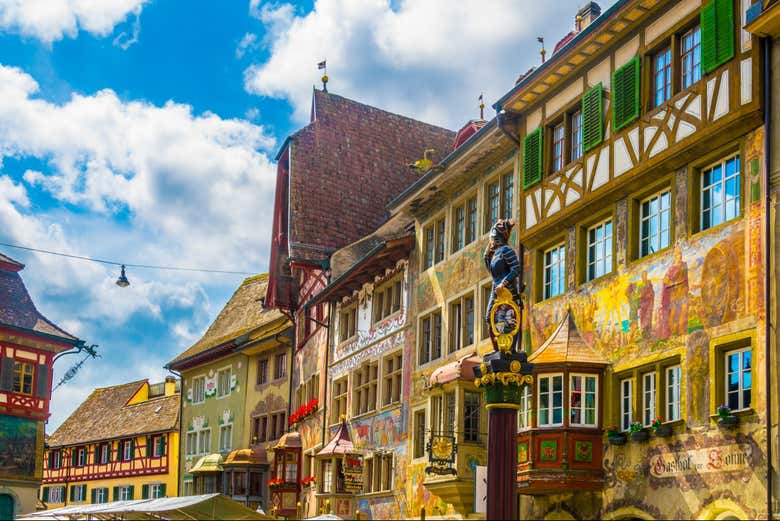 Stein am Rhein destaca por los coloridos murales de sus casas
