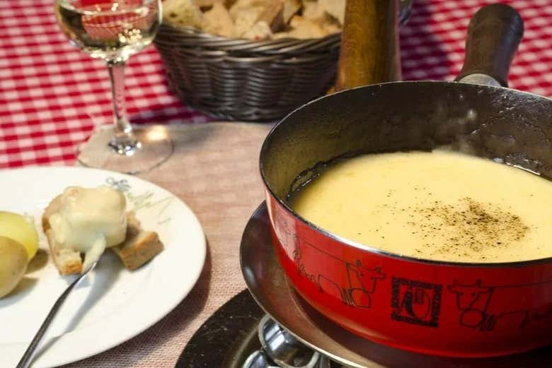 Disfrutaremos de una rica fondue de queso suizo