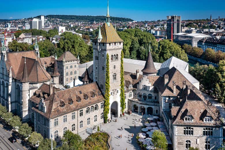 Edificio histórico del Museo Nacional de Zúrich