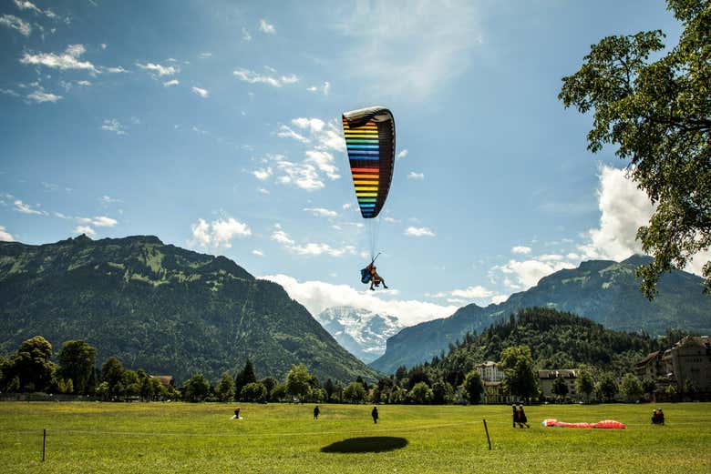 En Interlaken podréis practicar parapente