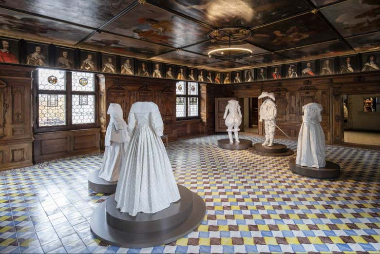 Sala dedicada a los vestidos de época