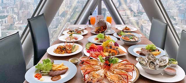 Cena en el Baiyoke Sky Hotel