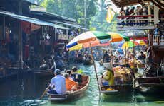 Excursión al mercado flotante de Bangkok y al mercado sobre la vía con guía