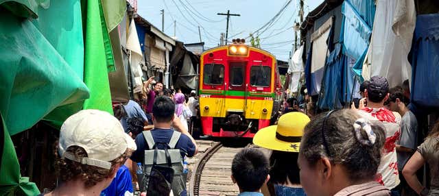 Excursión con audioguía al mercado flotante de Bangkok y al mercado sobre la vía