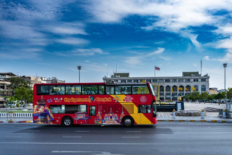 Tourist bus tour