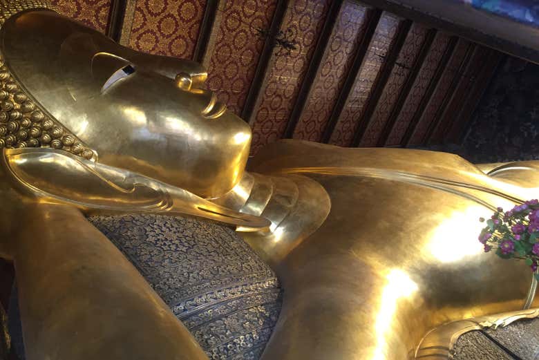 Dettaglio della statua del Buddha sdraiato