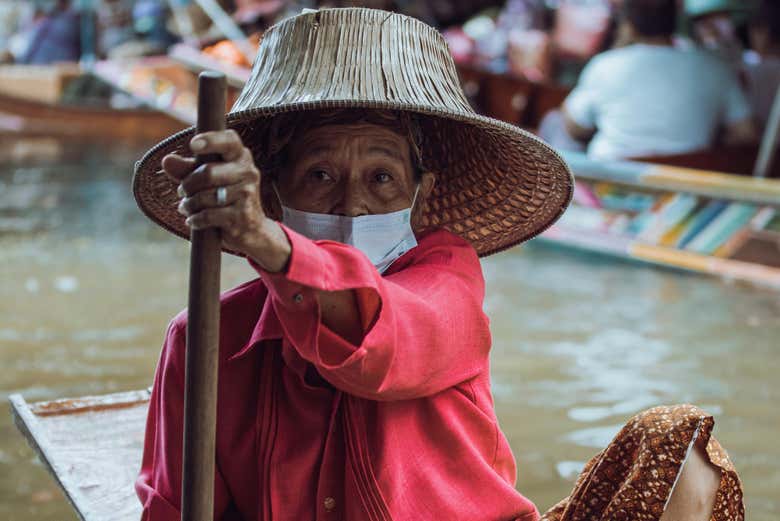 Una delle donne che lavorano al mercato