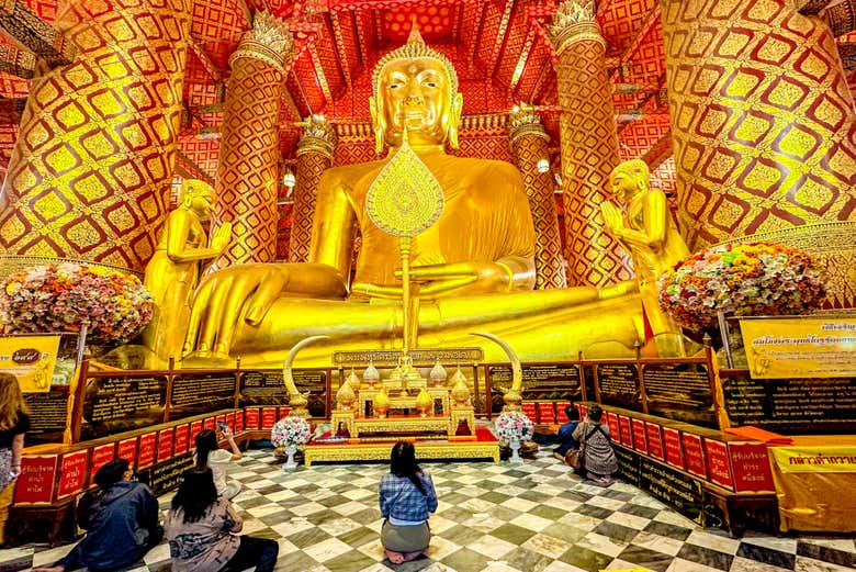Estátua em um templo