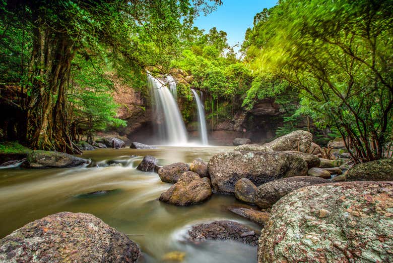 La cascada Haew Suwat aparece en la película La Playa