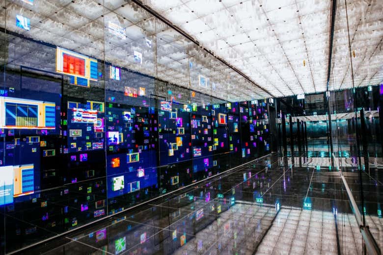 Paneles audiovisuales del Mahanakhon SkyWalk