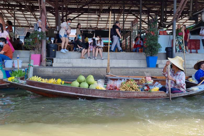 Mercado flutuante Damnoen Saduak