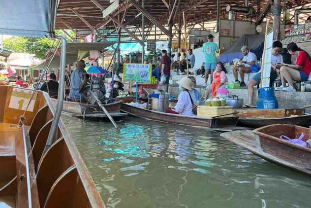 O mercado flutuante
