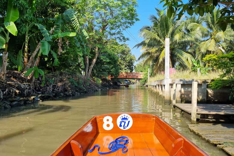 Passeio de barco pelo mercado flutuante