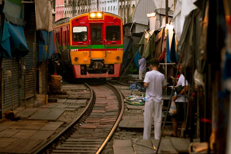 Il mercato sui binari di Maeklong