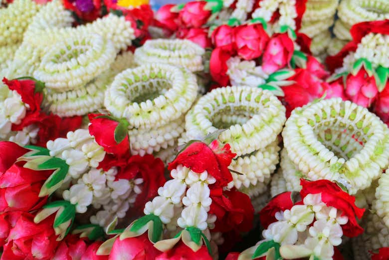 Détails de l'artisanat avec des fleurs