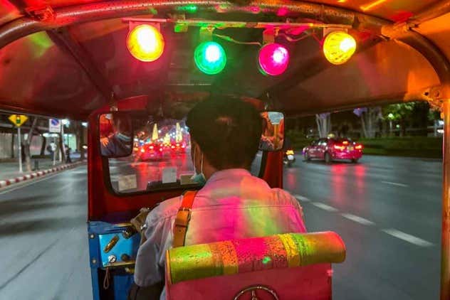 Percorrendo Bangkok de tuk tuk