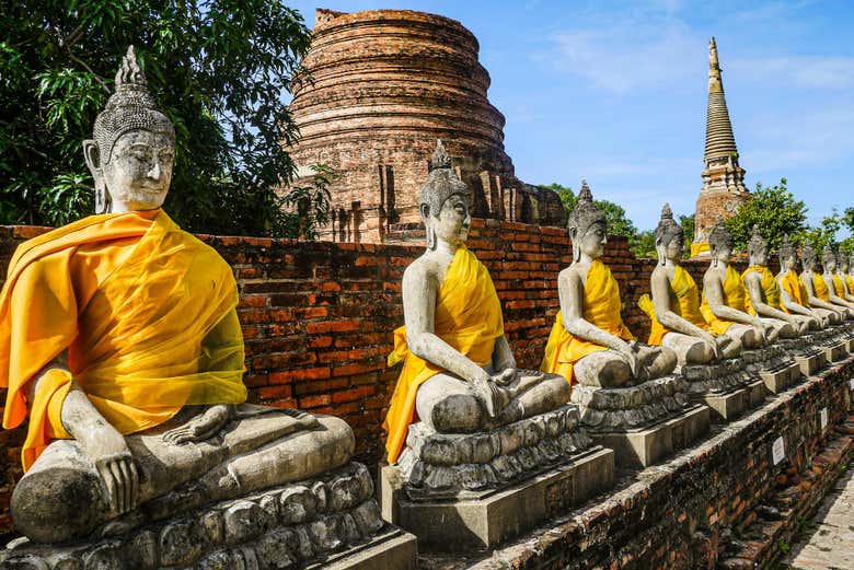 Esplorando il tempio Wat Mahathat