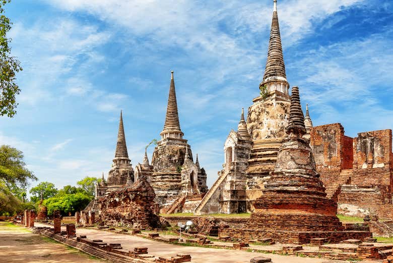 Admire the temple of Wat Phra Si Sanphet