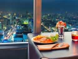 Cena al Baiyoke Sky Hotel di Bangkok