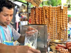 Un cuoco dello Chatuchak