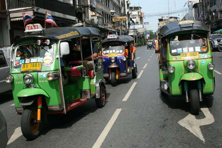 Percorrendo Bangkok de tuk tuk