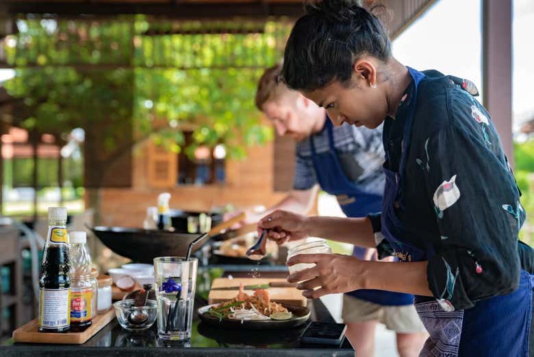 Learning to cook in Chiang Mai
