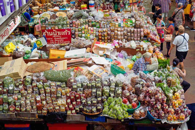 Recorriendo un mercado local de Chiang Mai
