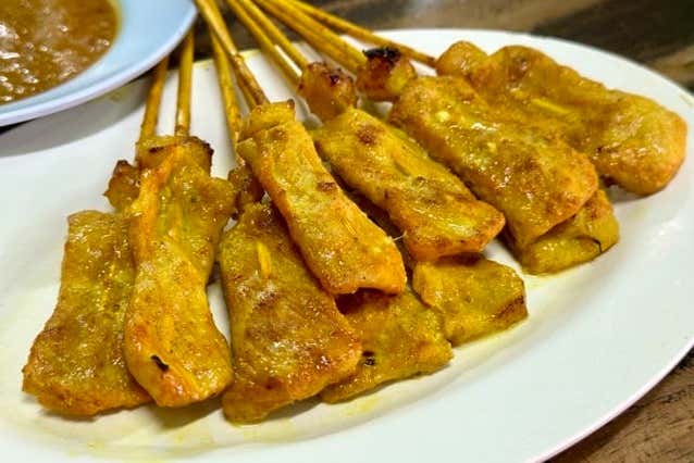 Moo satay, uma receita típica da Tailândia