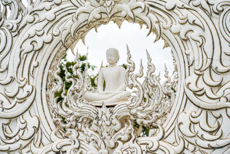 Statua del Buddha nel Tempio Bianco