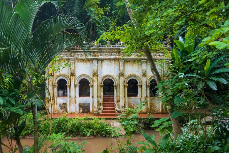 Recorriendo el entorno del templo Wat Palad