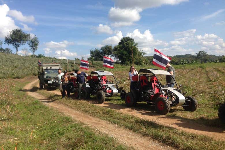 Percorrendo Chiang Rai de buggy