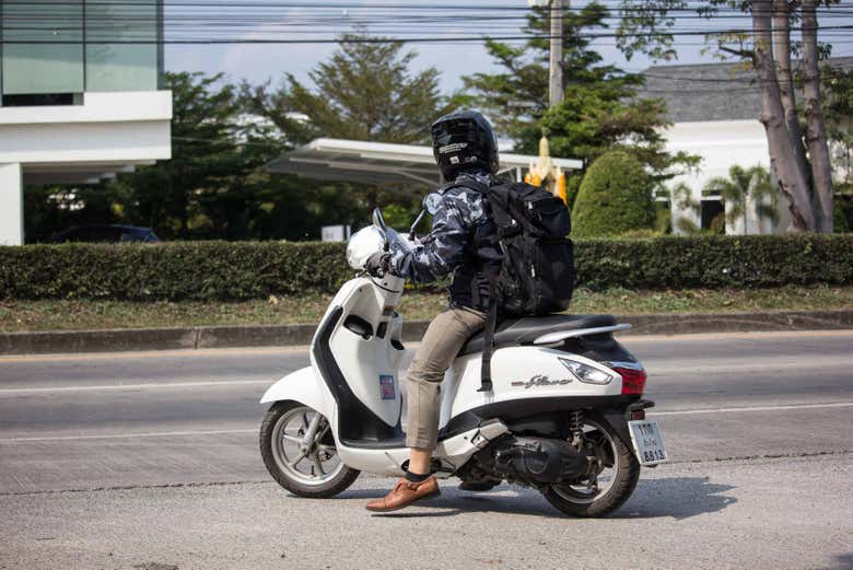 Conduzindo uma Yamaha Filano