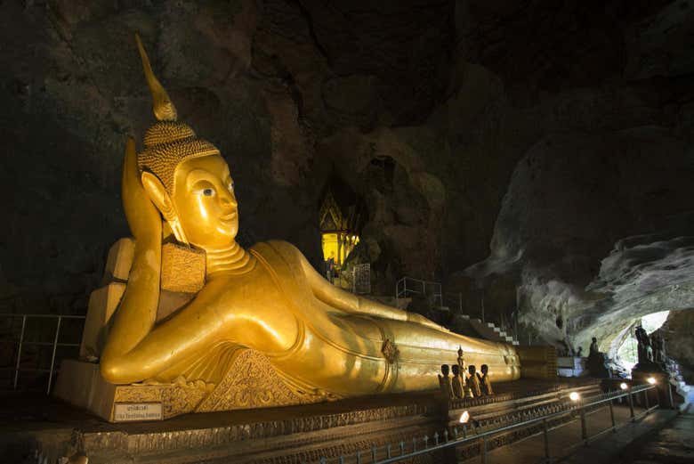 Il Buddha sdraiato di Wat Suwan Kuha