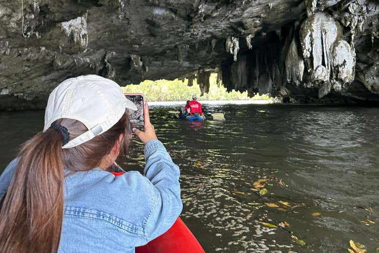 Fotografiando las cuevas marinas de la isla de James Bond
