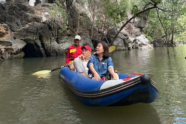 Contemplando los manglares de la zona