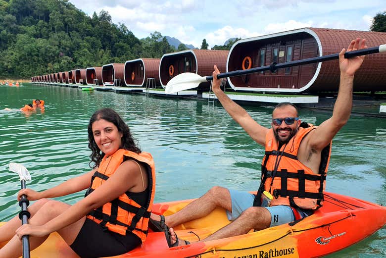 Disfrutando de la travesía en kayak