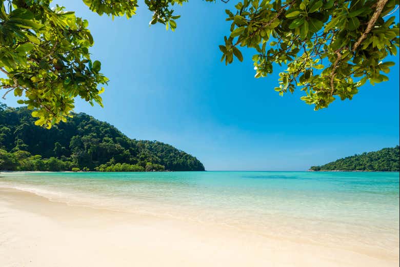 Plage paradisiaque des îles Surin