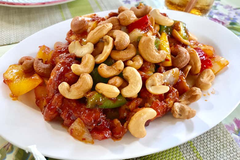 Thai-style fried chicken with cashew nuts