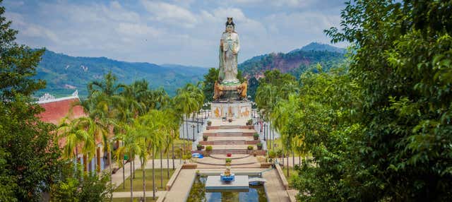 Visite des temples bouddhistes de Phang Nga