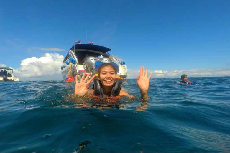 Disfrutando de la actividad de snorkel