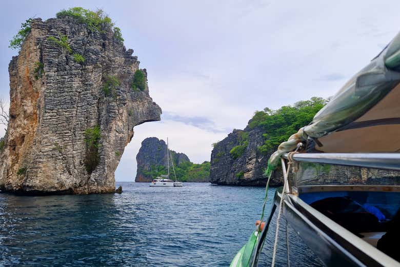 La vista desde la lancha a Koh Haa