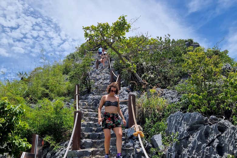 Explorando una de las islas del parque