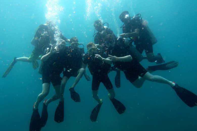 Disfrutando del curso de buceo