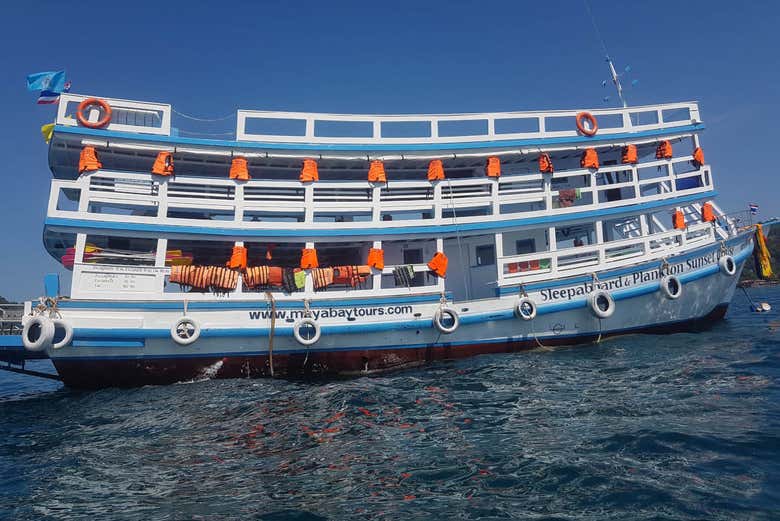 Navegando por Maya Bay