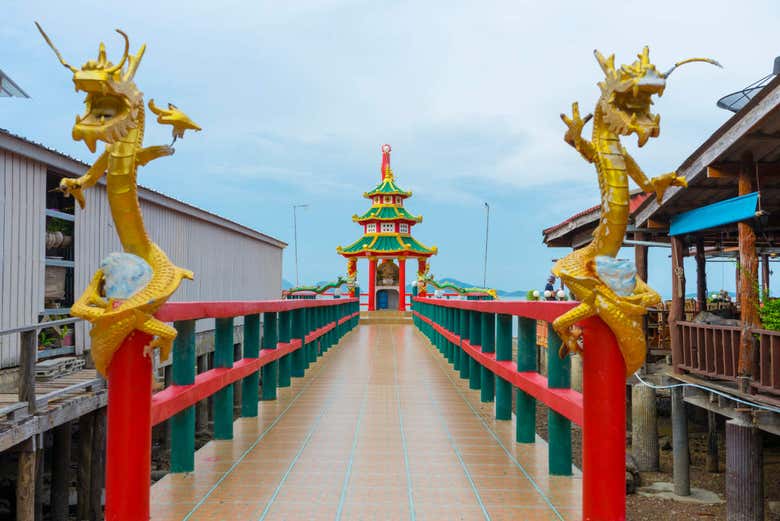 Pagoda china en el muelle
