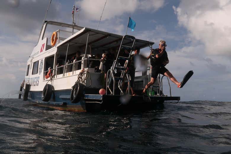 Pulando do barco em Phi Phi