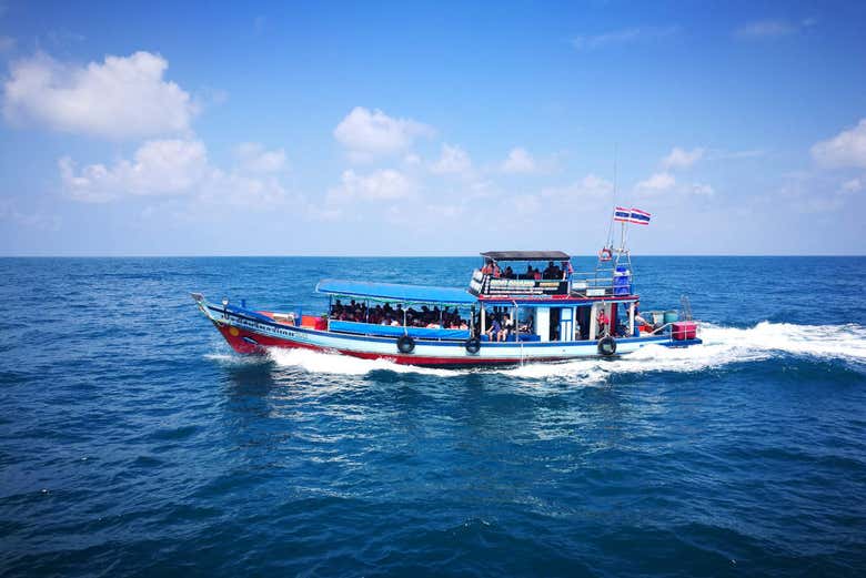 Típica barca de madeira em Mu Koh Chang
