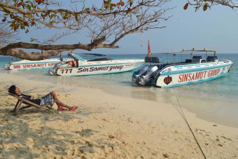 Island hopping boats