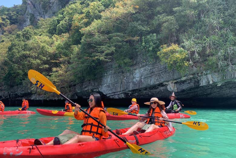Remando em Ang Thong