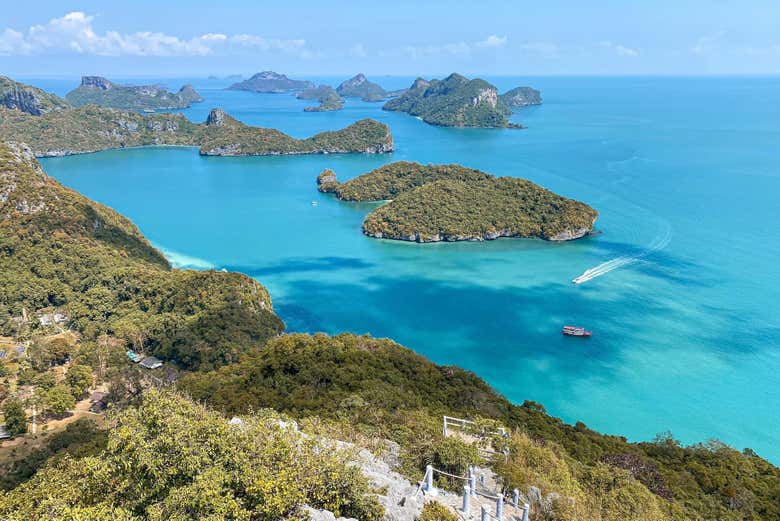 Vistas aéreas do parque Ang Thong